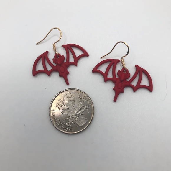 Spooky Red Bat Earrings Halloween goth Gothic new - Picture 5 of 5